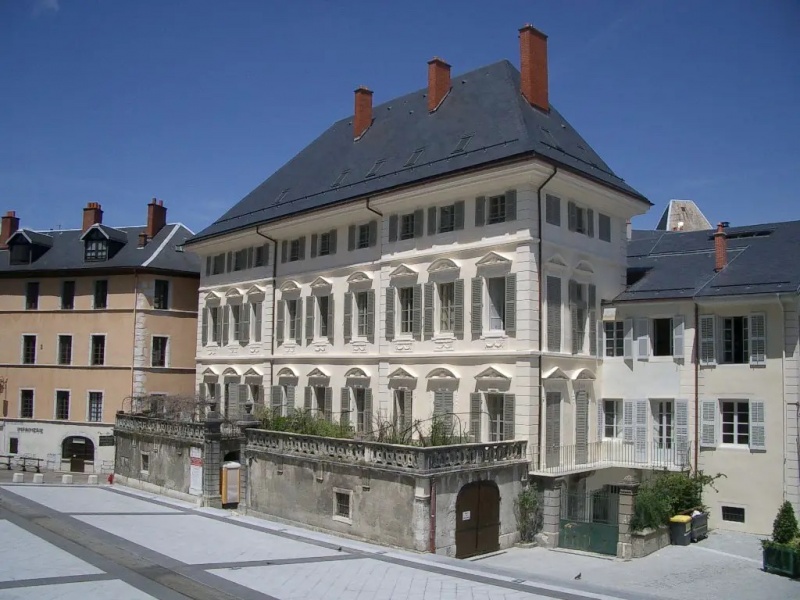 Fichier:Hotel-montfaucon.jpg